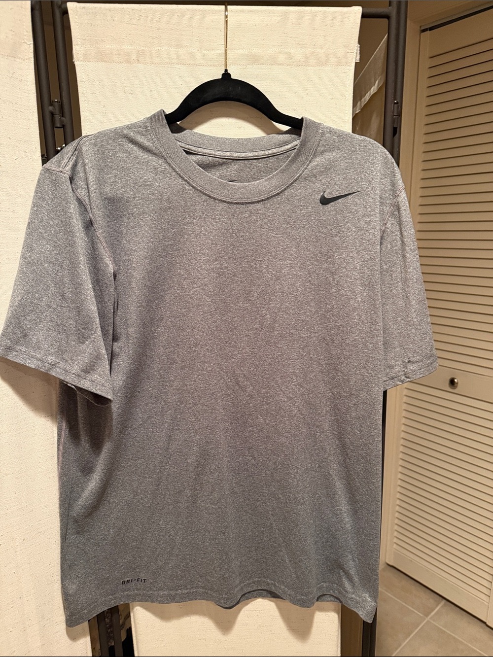 Nike Men’s Heather Gray Performance Short Sleeve Tee